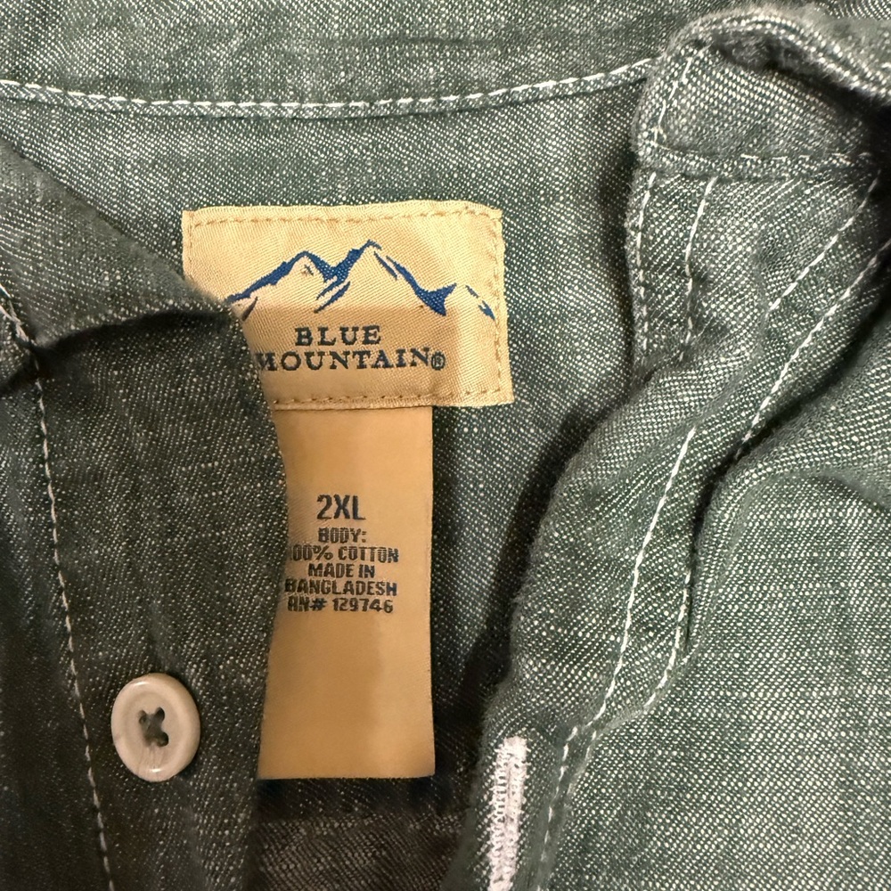 Men’s dress/casual button up shirt, vint green in color